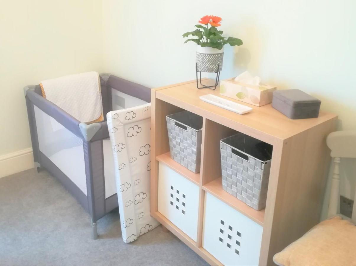 Enjoy The Pause Holiday Home, A Quiet City Centre, 2 Double Bed, Free Parking, Manchester Airport 50 Min Drive Честер Экстерьер фото