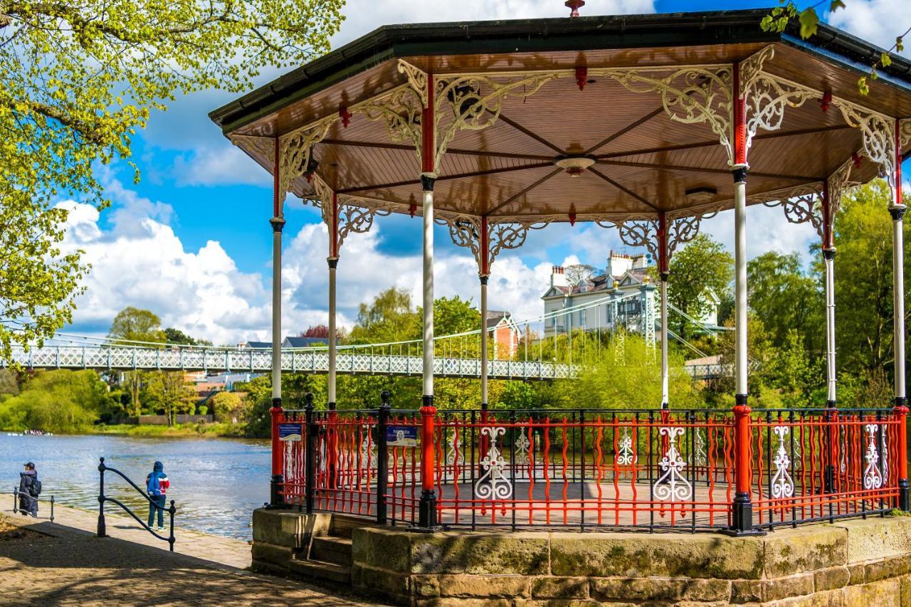 Enjoy The Pause Holiday Home, A Quiet City Centre, 2 Double Bed, Free Parking, Manchester Airport 50 Min Drive Честер Экстерьер фото