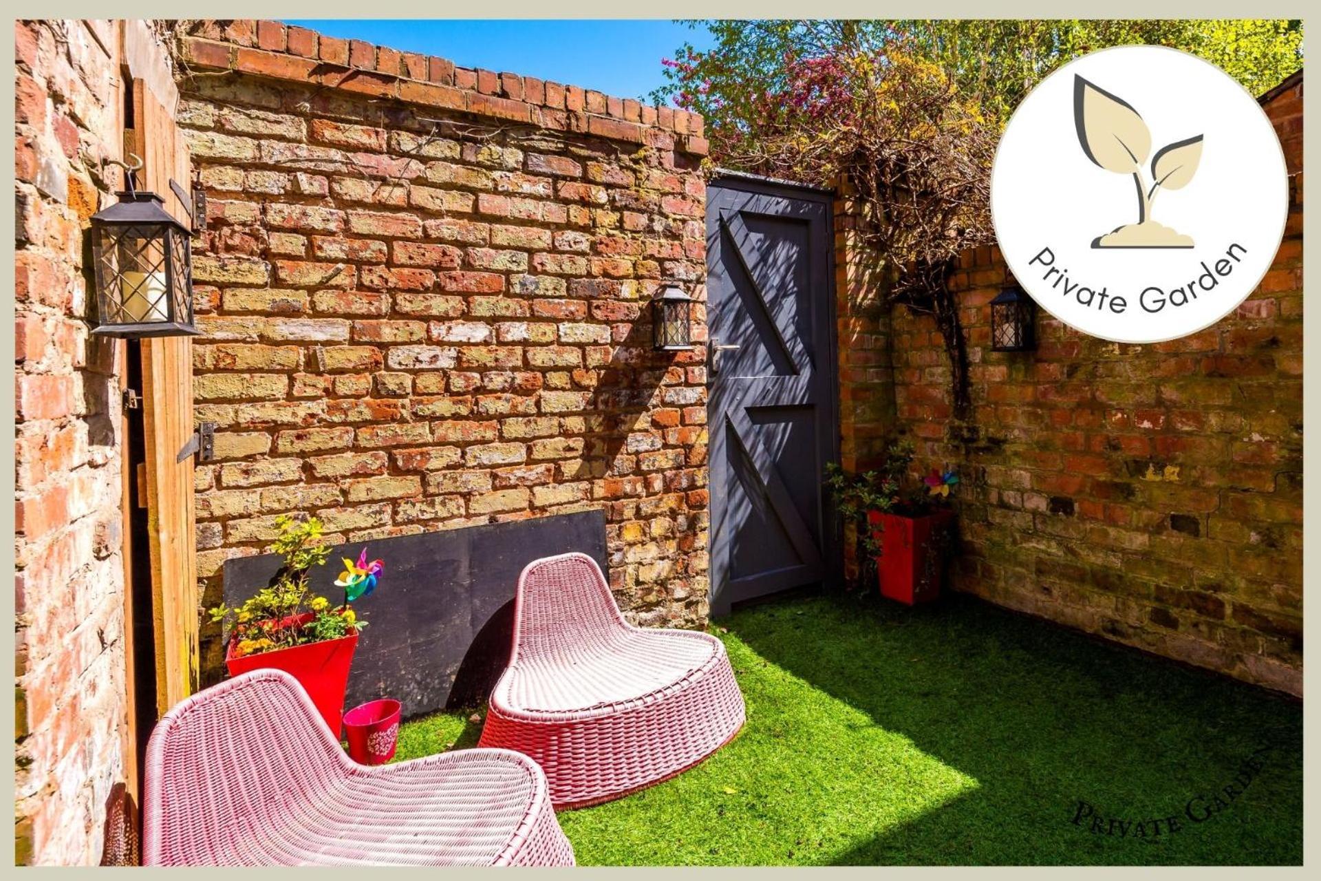 Enjoy The Pause Holiday Home, A Quiet City Centre, 2 Double Bed, Free Parking, Manchester Airport 50 Min Drive Честер Экстерьер фото